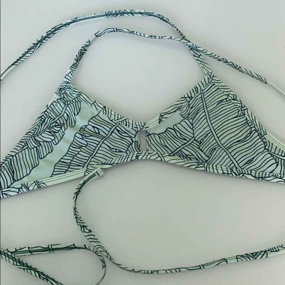 Jolyn vent top size M leafy print